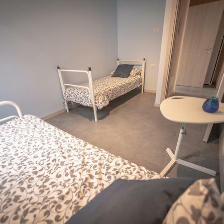 El Jardin Apartment Bellano Ngoại thất bức ảnh