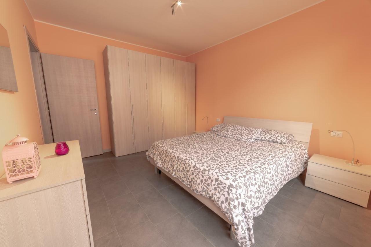 El Jardin Apartment Bellano Ngoại thất bức ảnh